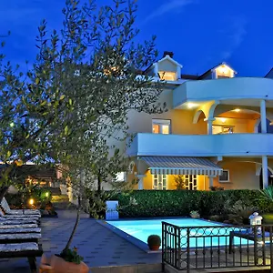  Apartment Vanilla With Heated Pool Croatia